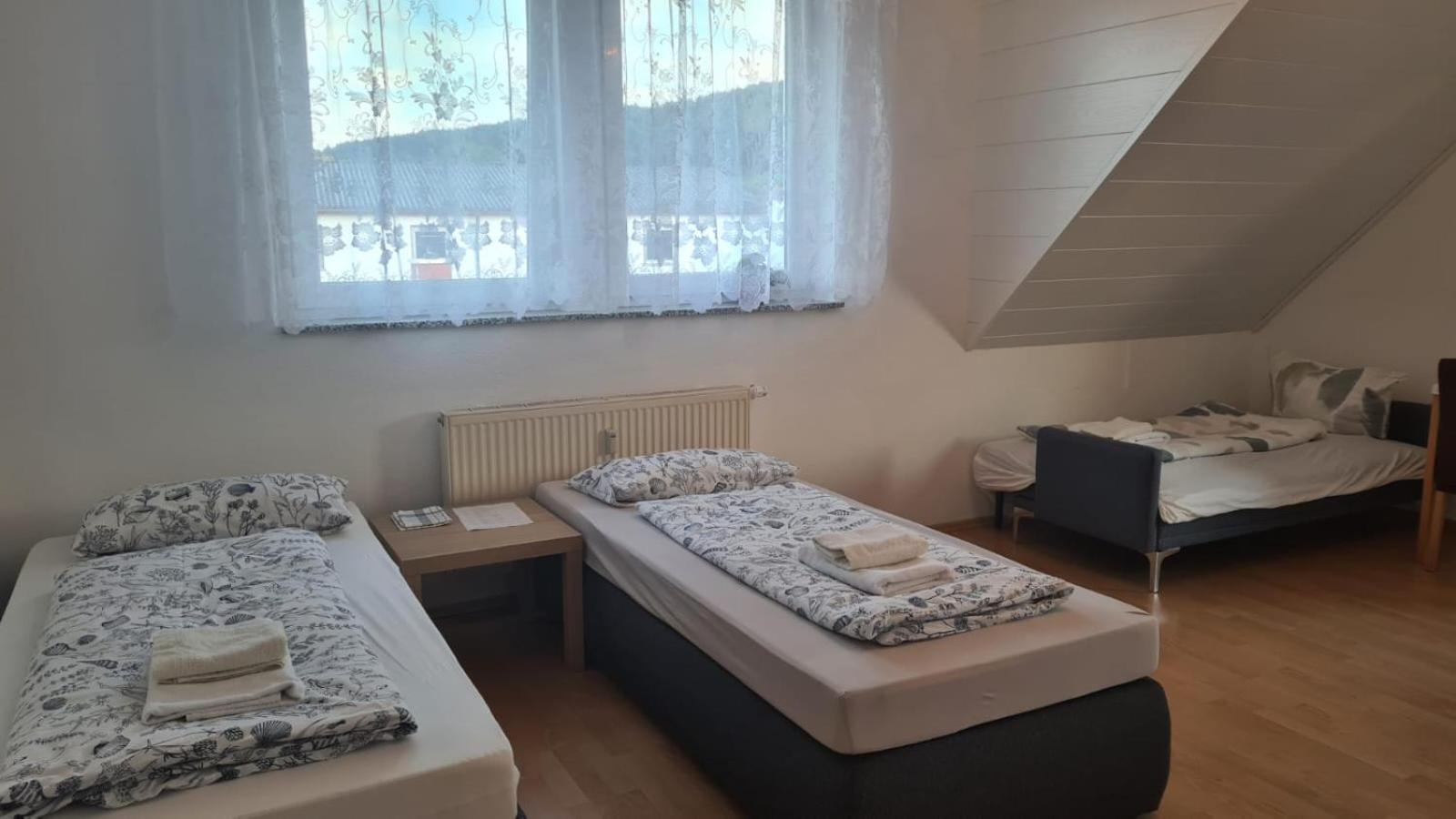Schlafzimmer 1 Mit Top Aussicht Ueber Weilstetten Balingen Extérieur photo